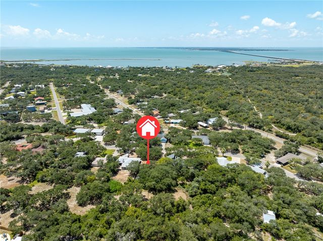 23 S Lake Dr, Rockport, TX 78382