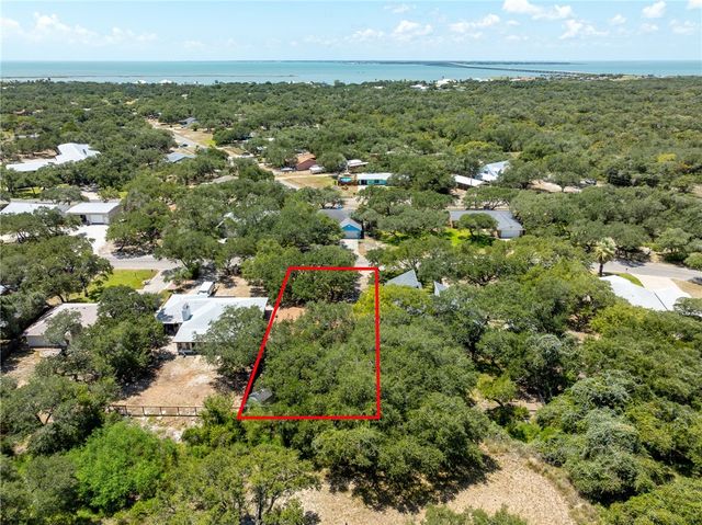 23 S Lake Dr, Rockport, TX 78382