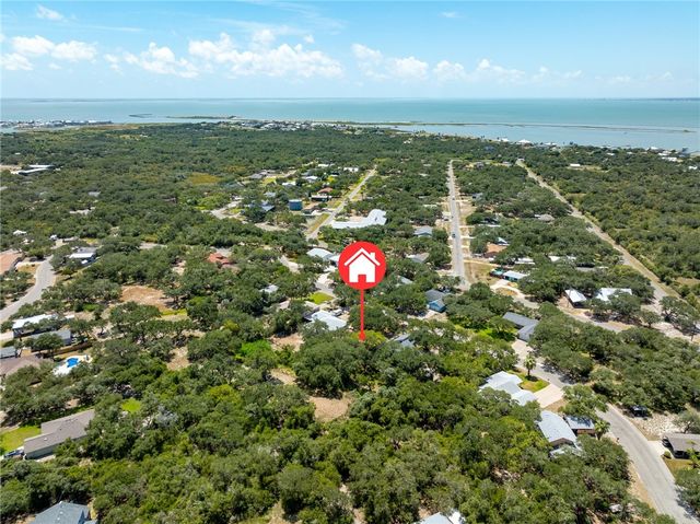 23 S Lake Dr, Rockport, TX 78382