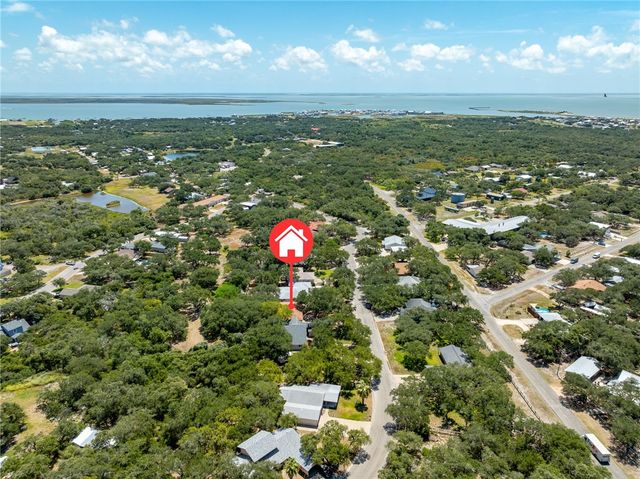 23 S Lake Dr, Rockport, TX 78382