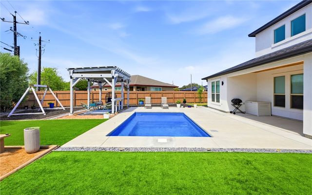 4825 Del Paseo St, Corpus Christi, TX 78411