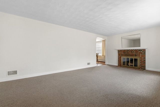 4 Abbott Rd, Waltham, MA 02452