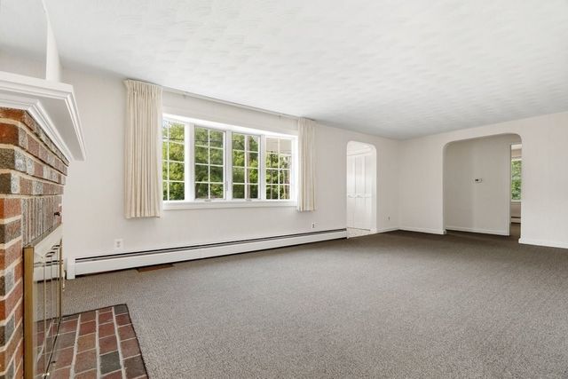 4 Abbott Rd, Waltham, MA 02452