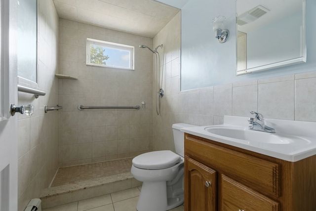 4 Abbott Rd, Waltham, MA 02452
