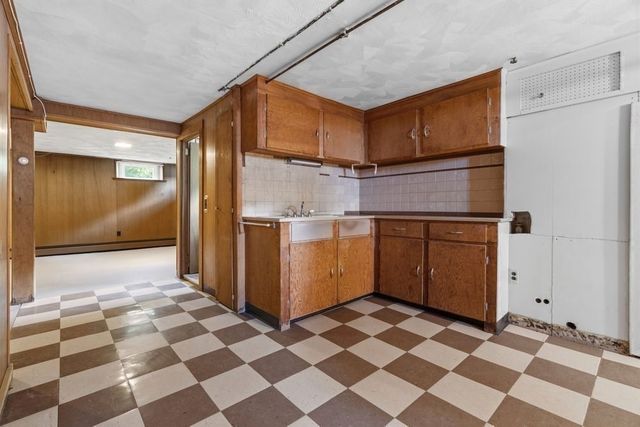 4 Abbott Rd, Waltham, MA 02452