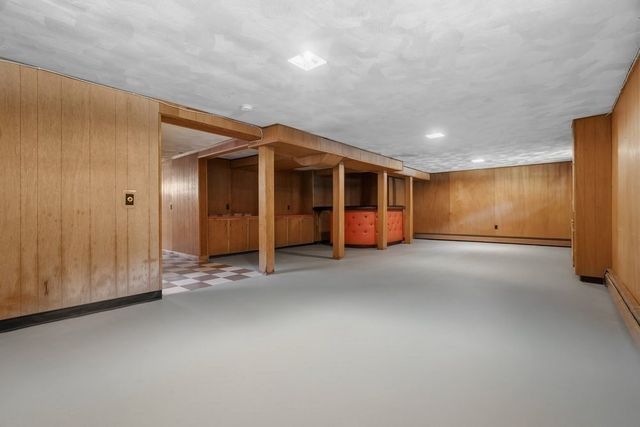 4 Abbott Rd, Waltham, MA 02452