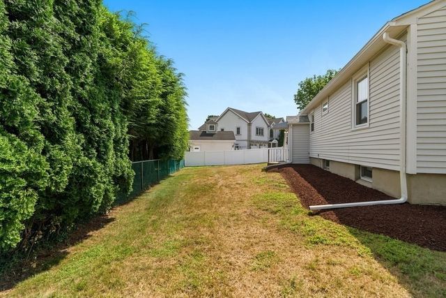 4 Abbott Rd, Waltham, MA 02452