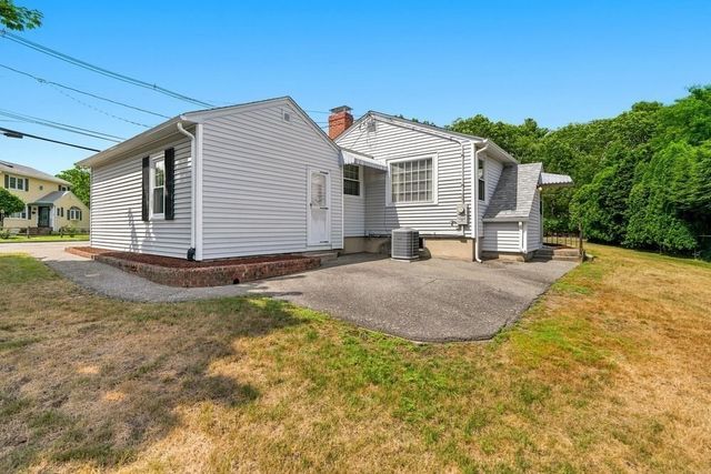 4 Abbott Rd, Waltham, MA 02452