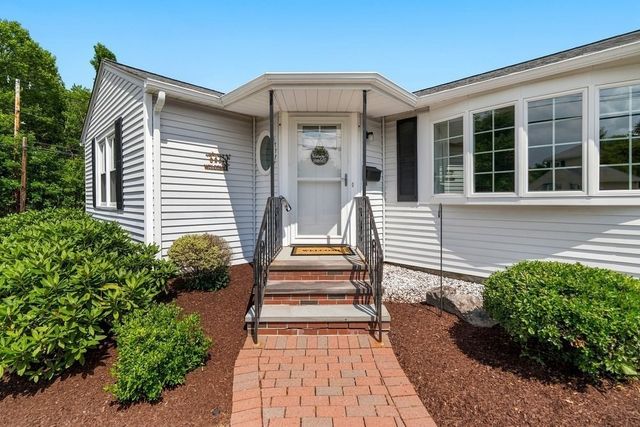 4 Abbott Rd, Waltham, MA 02452