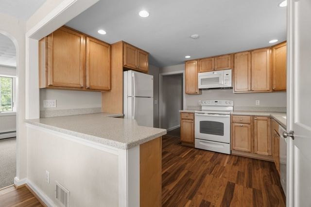 4 Abbott Rd, Waltham, MA 02452