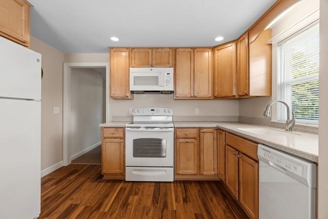 4 Abbott Rd, Waltham, MA 02452