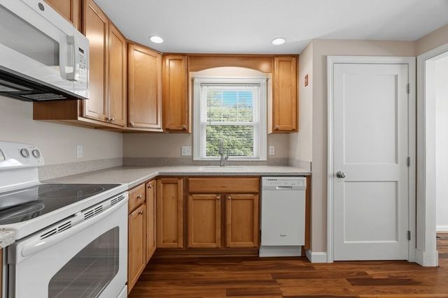 4 Abbott Rd, Waltham, MA 02452