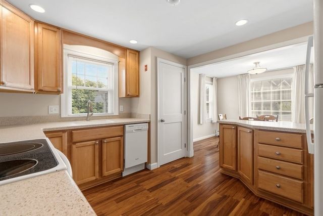 4 Abbott Rd, Waltham, MA 02452