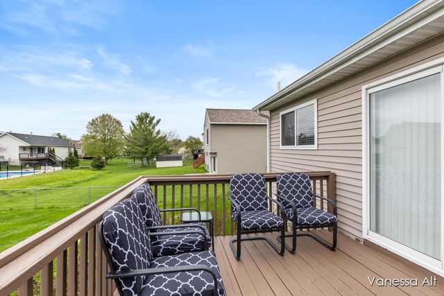 7170 Quintara Drive NE, Comstock Park, MI 49321