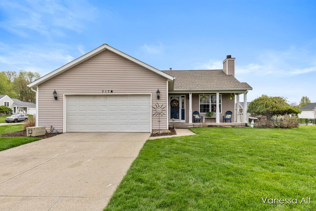7170 Quintara Drive NE, Comstock Park, MI 49321