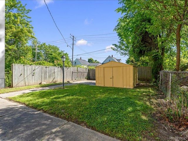 4498 Fischer Street, Detroit, MI 48214