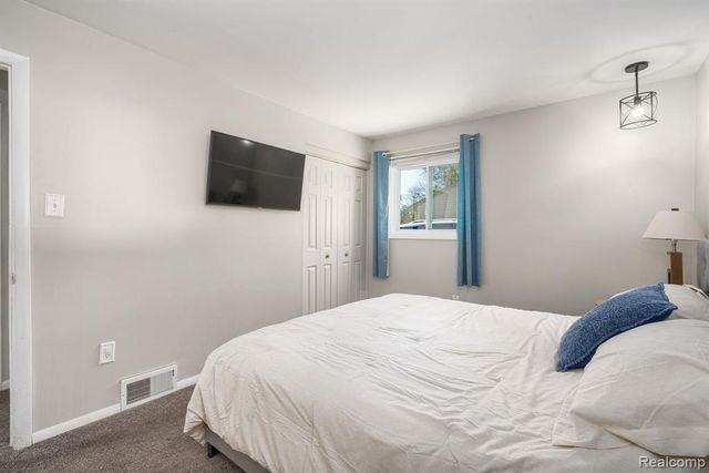 6460 Hermana Road, West Bloomfield, MI 48324