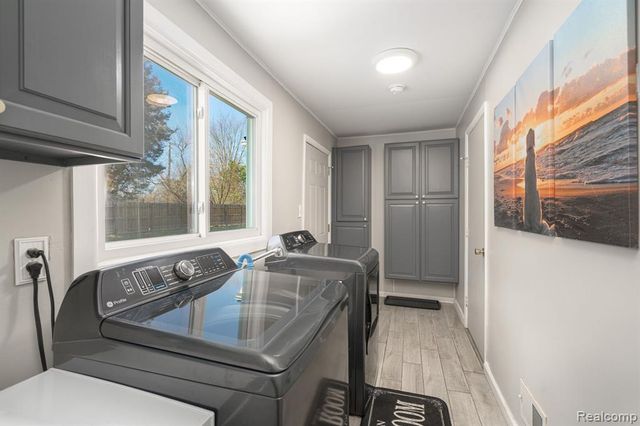 6460 Hermana Road, West Bloomfield, MI 48324