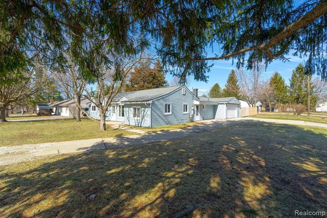 6460 Hermana Road, West Bloomfield, MI 48324