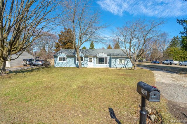 6460 Hermana Road, West Bloomfield, MI 48324