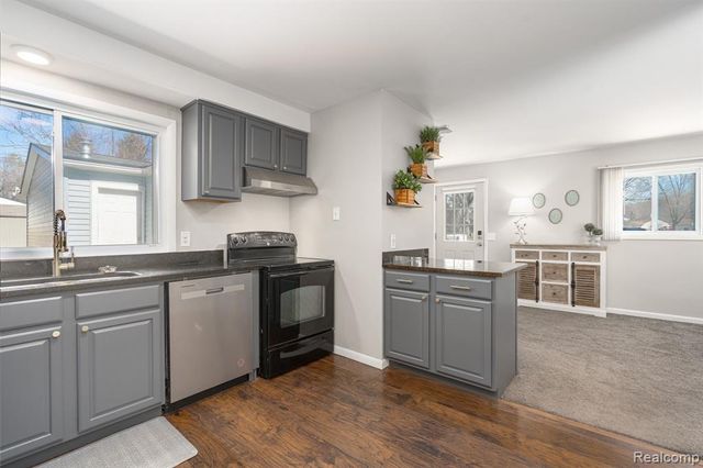 6460 Hermana Road, West Bloomfield, MI 48324