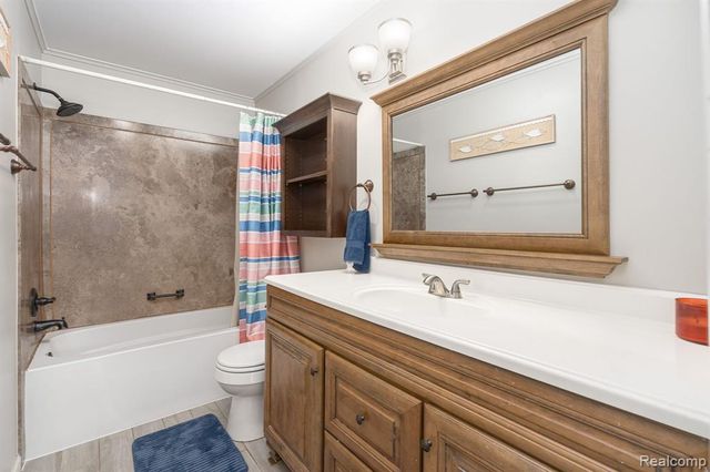 6460 Hermana Road, West Bloomfield, MI 48324