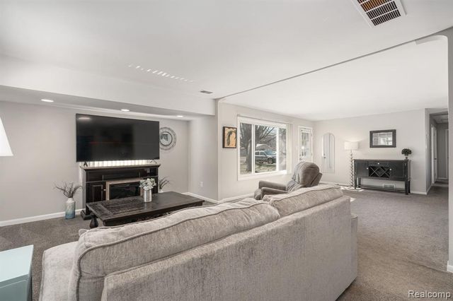 6460 Hermana Road, West Bloomfield, MI 48324