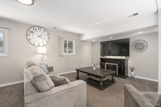 6460 Hermana Road, West Bloomfield, MI 48324