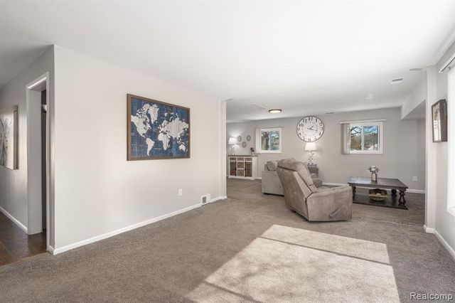 6460 Hermana Road, West Bloomfield, MI 48324