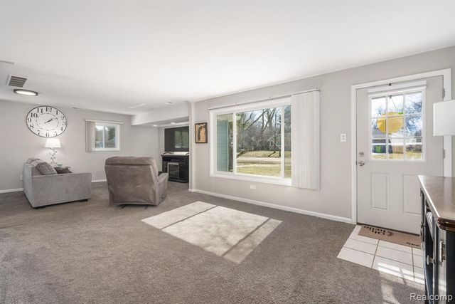 6460 Hermana Road, West Bloomfield, MI 48324