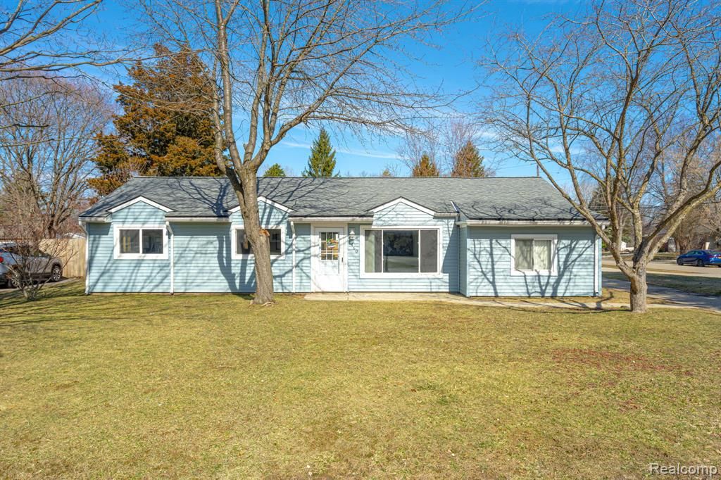 6460 Hermana Road, West Bloomfield, MI 48324