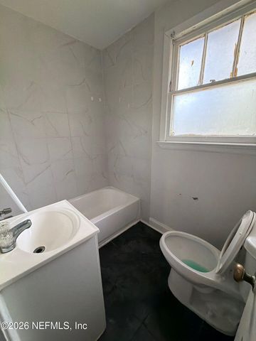 2052 W 17TH Street, Jacksonville, FL 32209