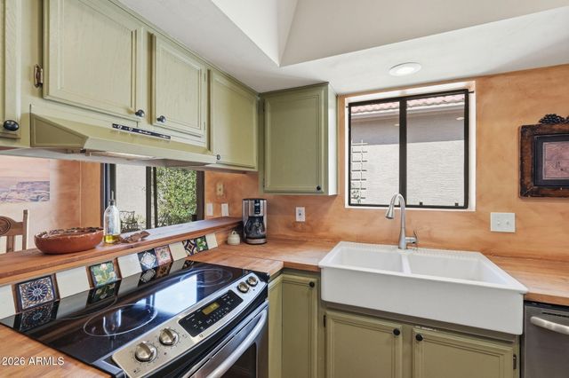 10933 E CHESTNUT Drive, Sun Lakes, AZ 85248