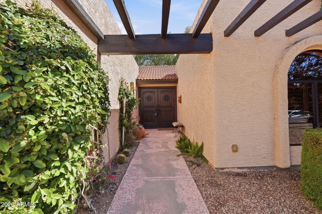 10933 E CHESTNUT Drive, Sun Lakes, AZ 85248