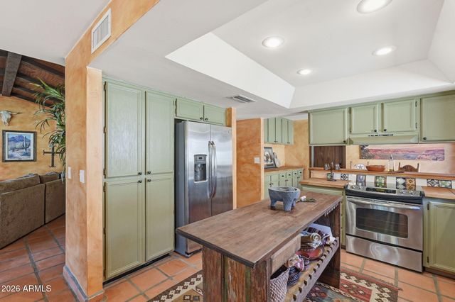 10933 E CHESTNUT Drive, Sun Lakes, AZ 85248