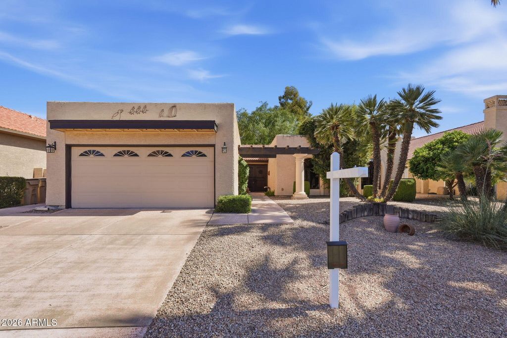 10933 E CHESTNUT Drive, Sun Lakes, AZ 85248