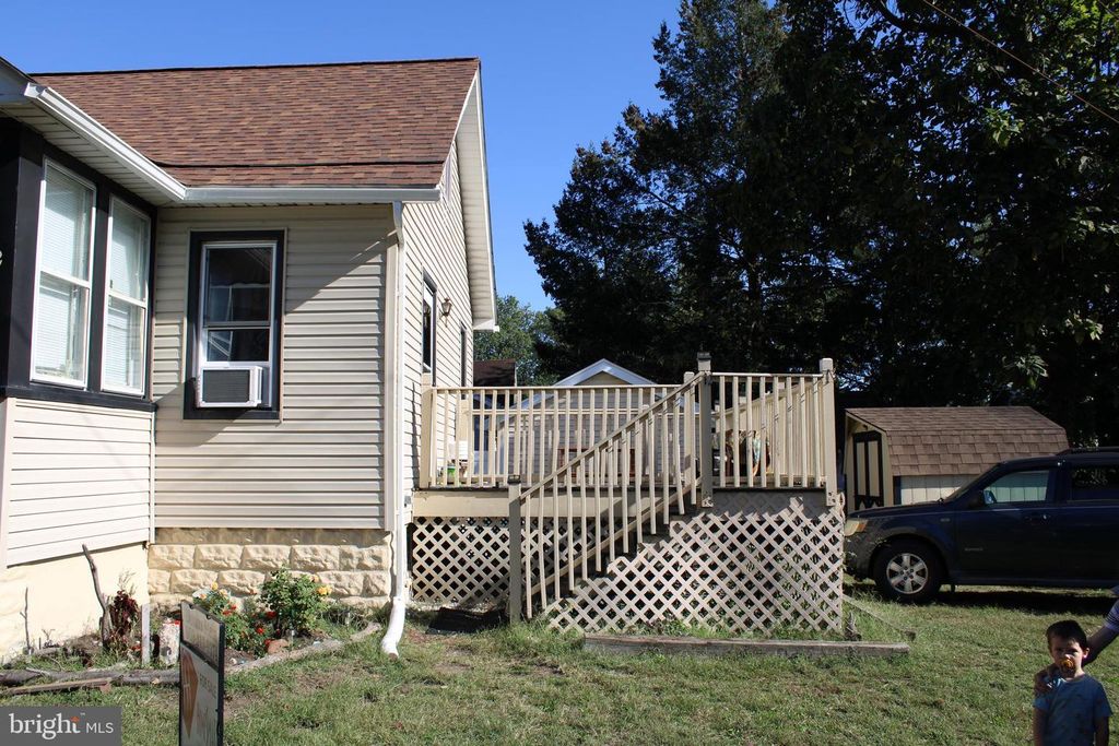 2 STITES AVE, Gloucester City, NJ 08030