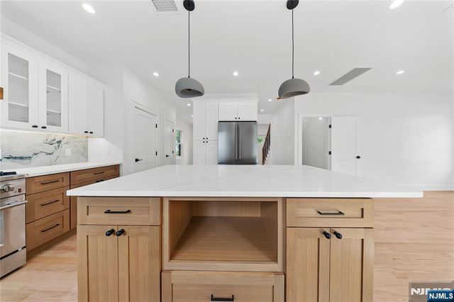 51 Becker Avenue, Rochelle Park, NJ 07662