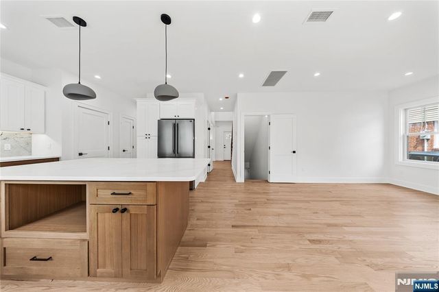51 Becker Avenue, Rochelle Park, NJ 07662