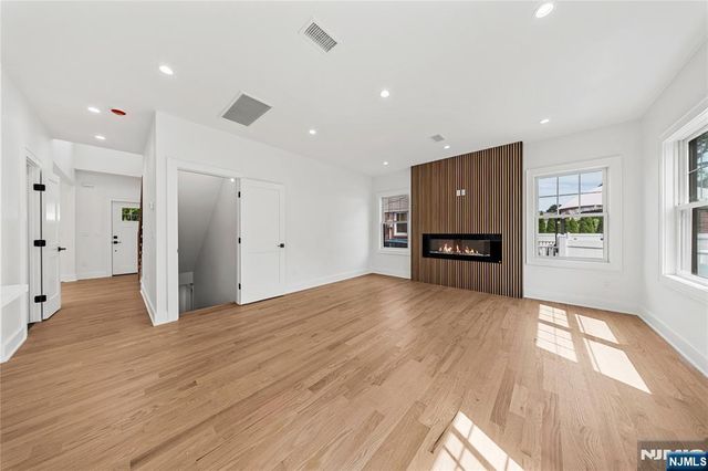 51 Becker Avenue, Rochelle Park, NJ 07662