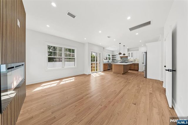 51 Becker Avenue, Rochelle Park, NJ 07662