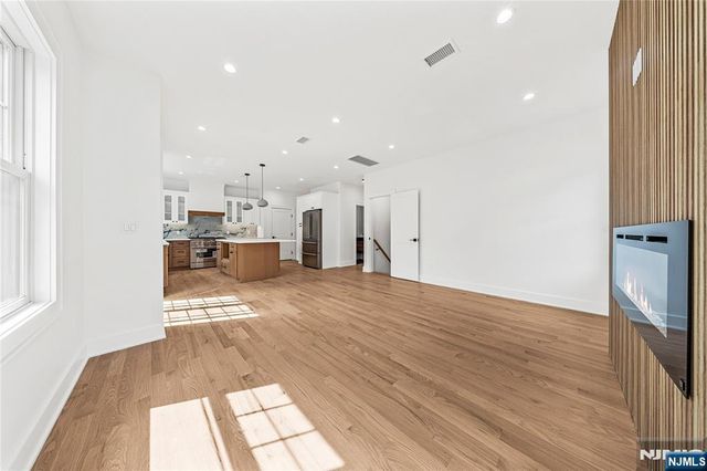 51 Becker Avenue, Rochelle Park, NJ 07662