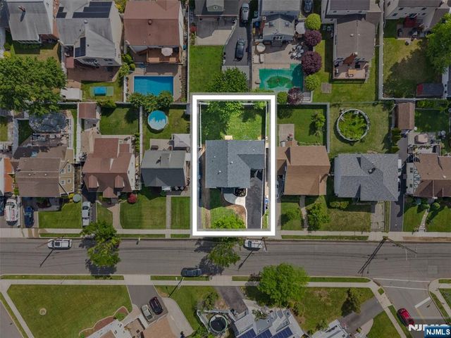 51 Becker Avenue, Rochelle Park, NJ 07662