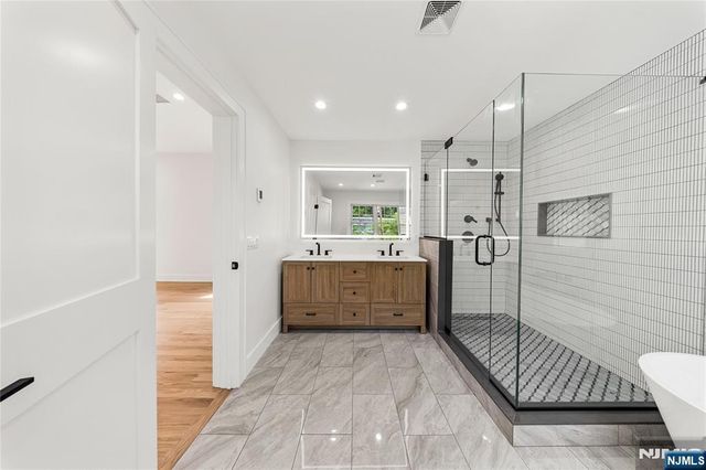51 Becker Avenue, Rochelle Park, NJ 07662