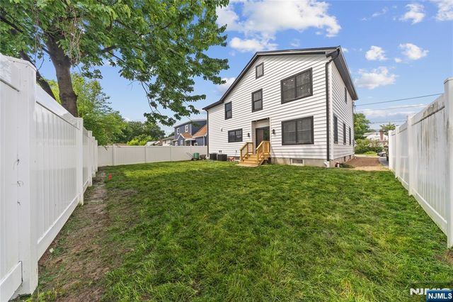 51 Becker Avenue, Rochelle Park, NJ 07662
