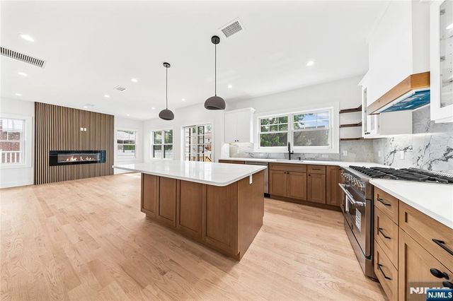51 Becker Avenue, Rochelle Park, NJ 07662