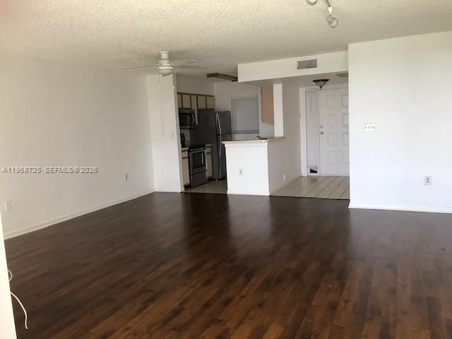 2811 N Oakland Forest Dr 104, Oakland Park, FL 33309