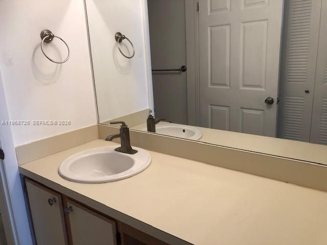 2811 N Oakland Forest Dr 104, Oakland Park, FL 33309