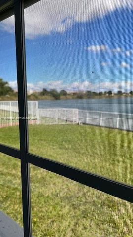 2811 N Oakland Forest Dr 104, Oakland Park, FL 33309