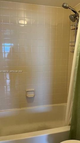 2811 N Oakland Forest Dr 104, Oakland Park, FL 33309